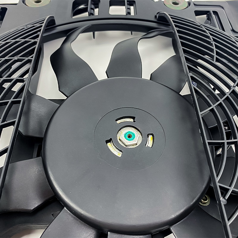 E39 Radiator Fan 300W Electric Fan Radiator Cooling Fan  Assembly For Engine Model